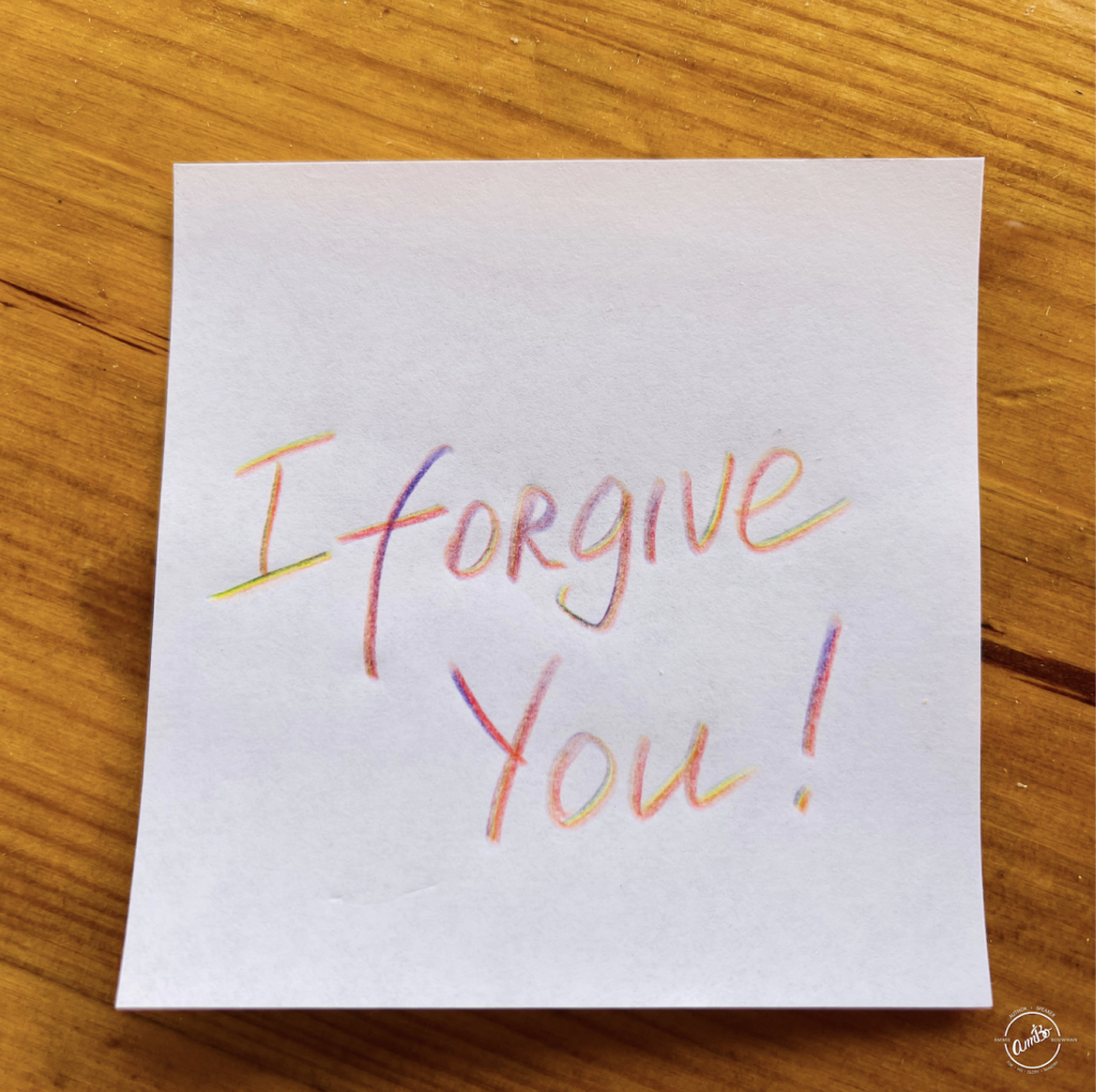 A note that says i forgive you on it.